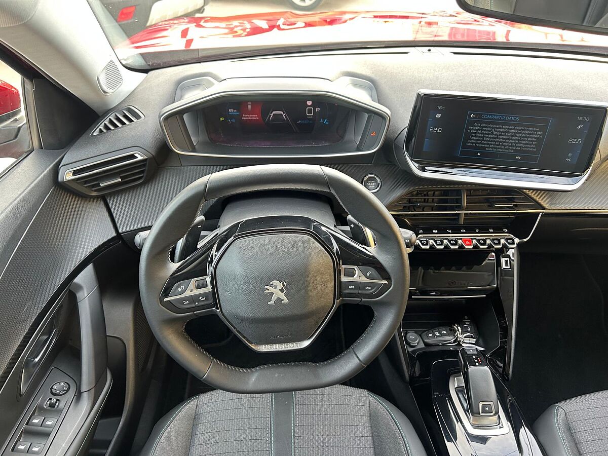 PEUGEOT 2008 ALLURE 1.2 E-THP AUTO SPANISH LHD IN SPAIN 16000 MILES SUPERB 2021